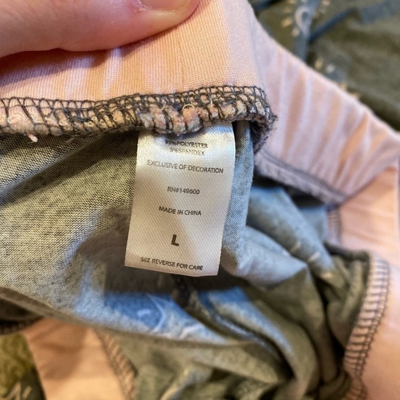 ELLEN Degeneres Pajama Set - Picture 9 of 11